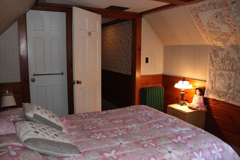 White Trellis Motel - photo 6