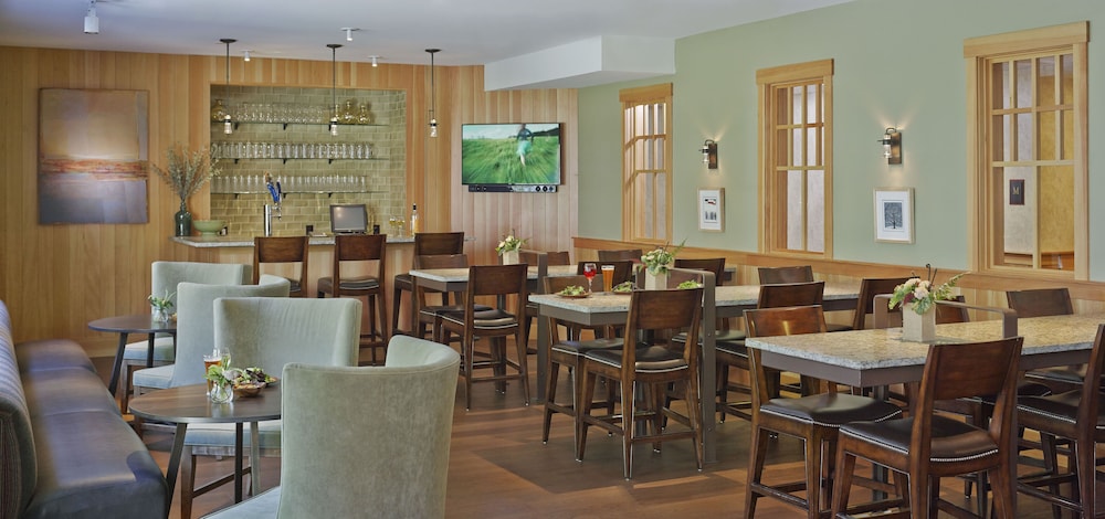 Green Mountain Suites Hotel - photo 18