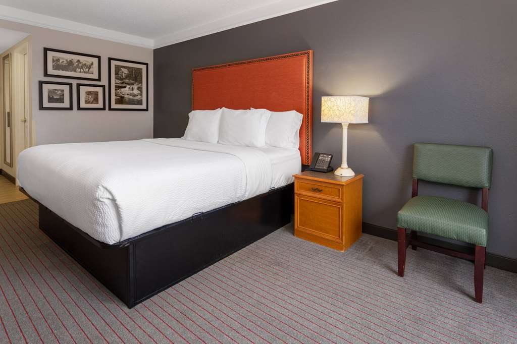 La Quinta by Wyndham Kingsport Tri Cities Airport - photo 18