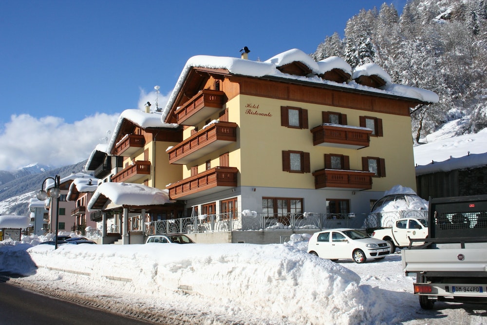Hotel Pezzotti - carbon neutral hotel in Pellizzano