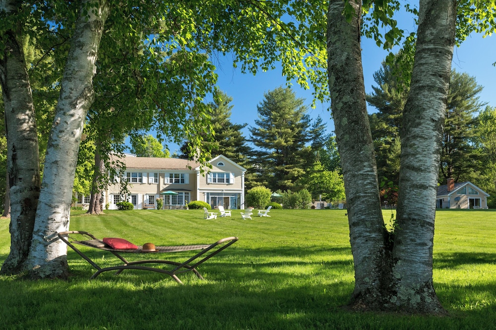 Devonfield Inn B&B — 4-Star Luxury Hotel in Lee, United States