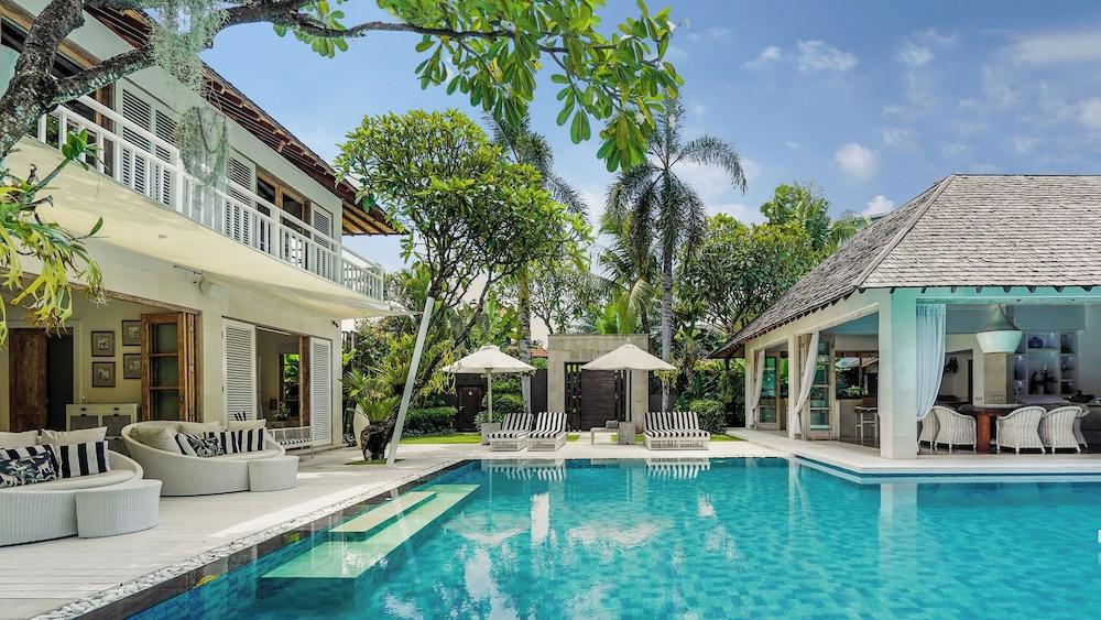 Jajaliluna — 5-Star Luxury Hotel in Bali, Indonesia