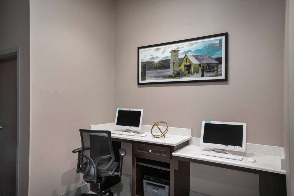 La Quinta Inn & Suites by Wyndham West Memphis - photo 30
