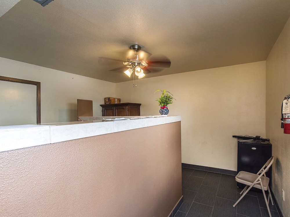 Relax Inn — Manor — photo 2