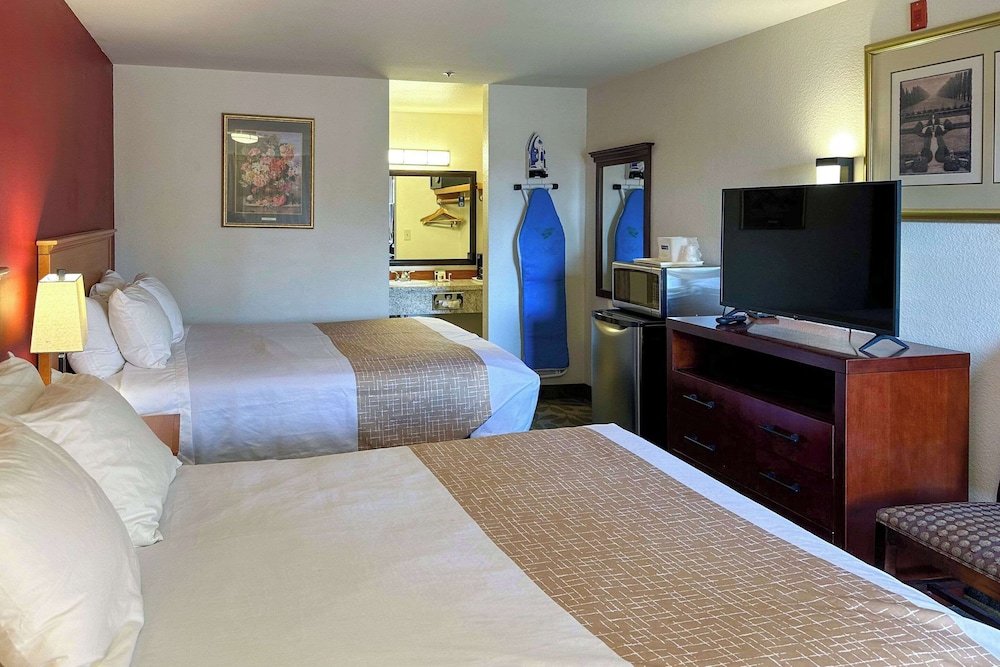 Econo Lodge Edmonds North Seattle - photo 11