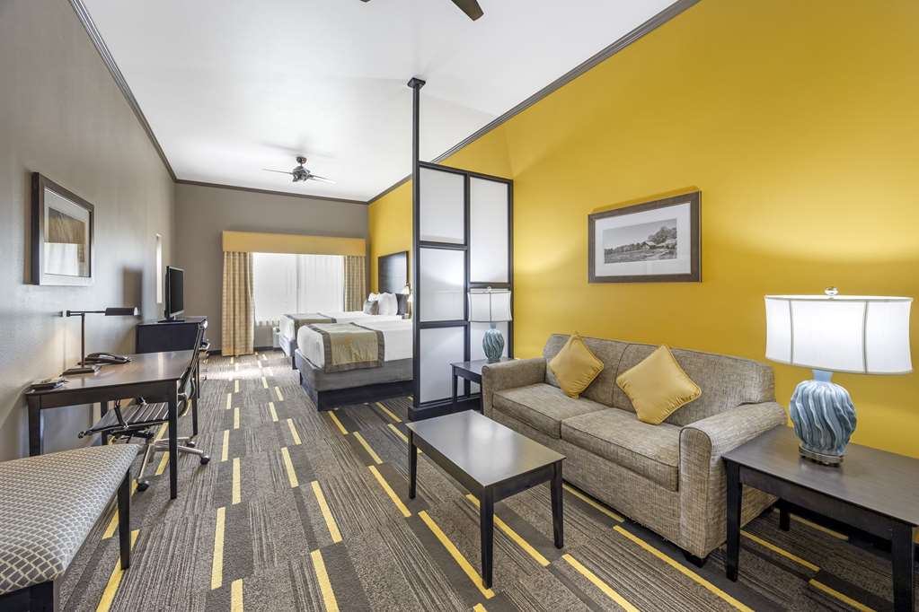 Best Western Plus Emerald Inn & Suites - photo 4