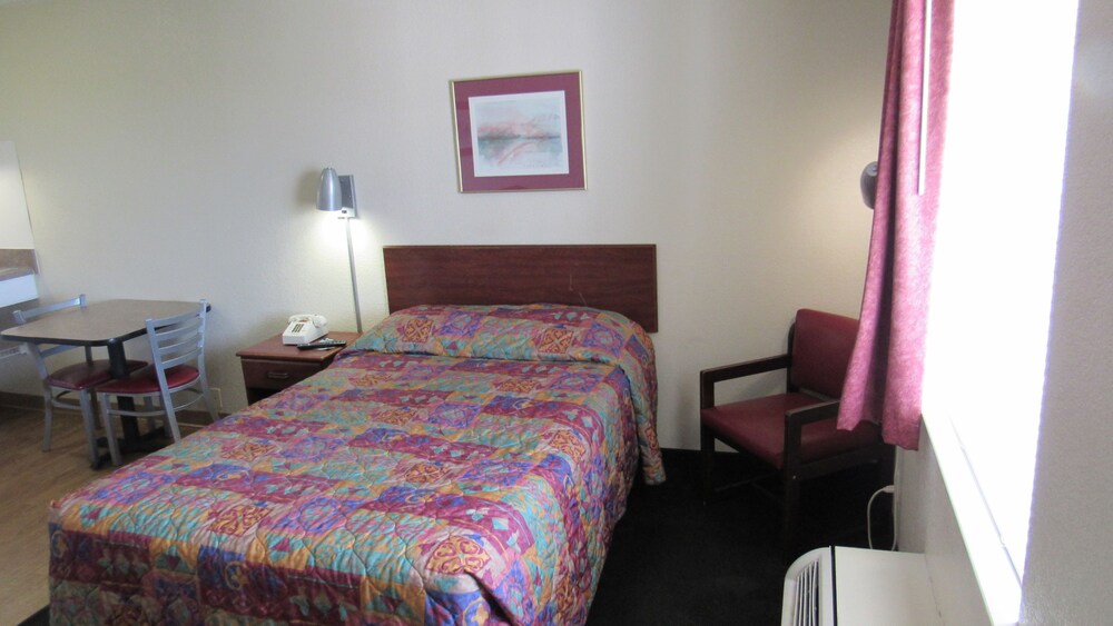 InTown Suites Extended Stay Nashville Bellevue - photo 9