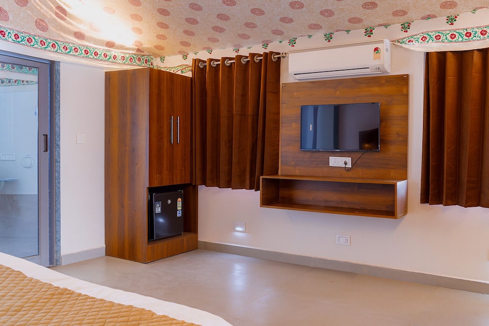 Stayguru Road to Heaven Resort in Bhuj, India