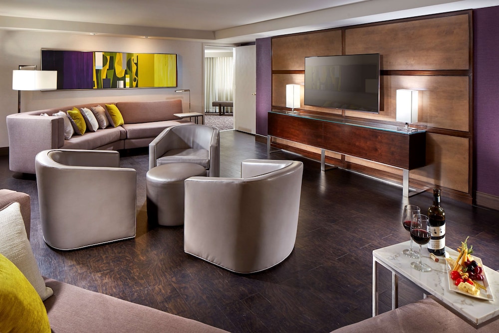 Hilton Long Beach Hotel - photo 23
