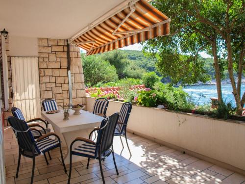 Pinnacle Views - carbon neutral hotel in Unknown City