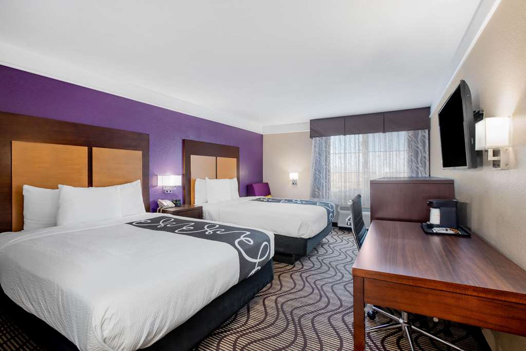 La Quinta Inn & Suites by Wyndham Hesperia Victorville - photo 28