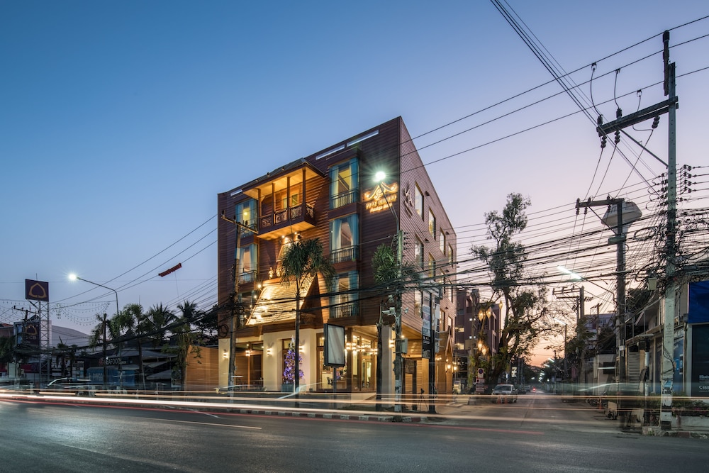 Peak Nimman Prestige Hotel — 4-Star Luxury Hotel in Chiang Mai, Thailand