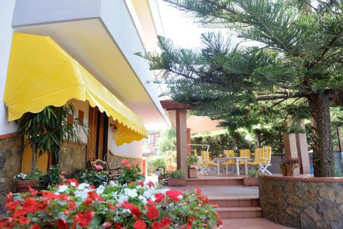 Villa Eden — 4-Star Luxury Hotel in Corbara, Italy