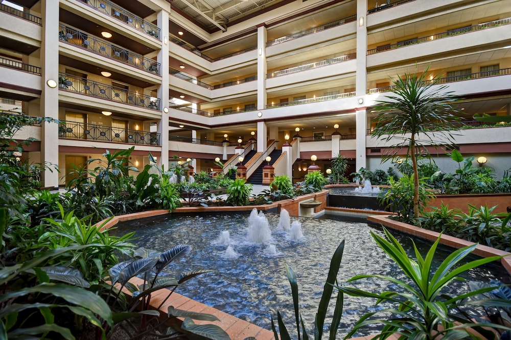 Embassy Suites by Hilton Lexington UK Coldstream - photo 4