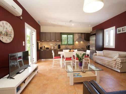 Villa Kanelis — 4-Star Luxury Hotel in Kefalonia, Greece