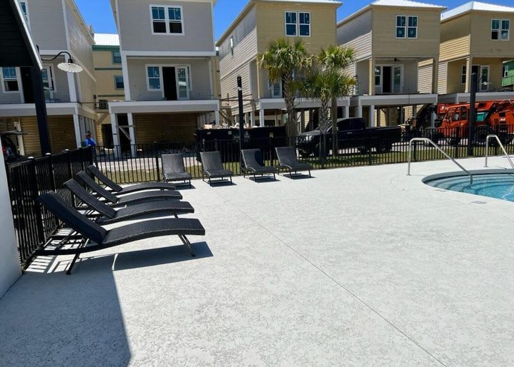 Don't Worry Beach Happy — 4-Star Luxury Hotel in Gulf Shores, United States