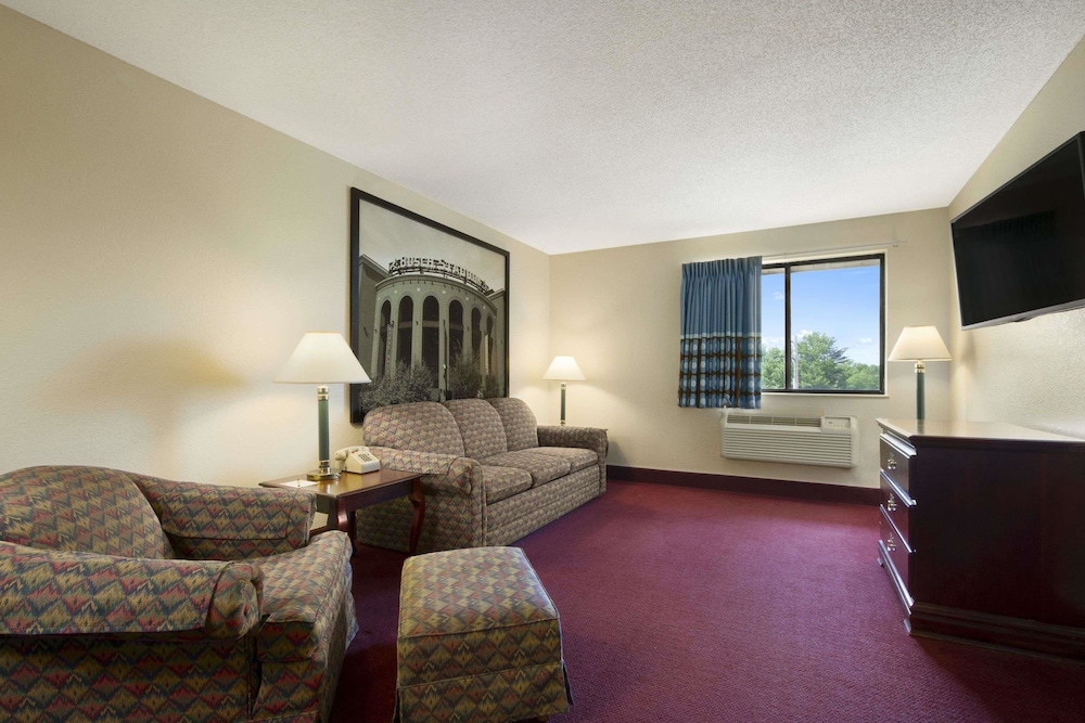 Super 8 by Wyndham Cuba - photo 11