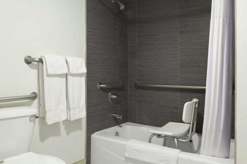 Days Inn by Wyndham Downey - photo 4