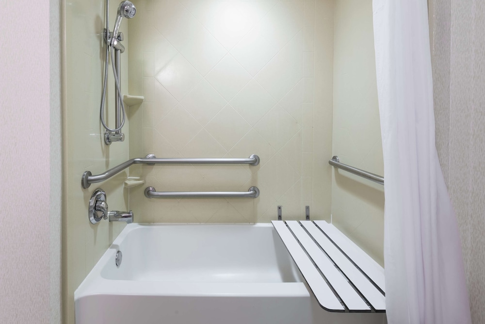 Hampton Inn South Plainfield Piscataway - photo 13