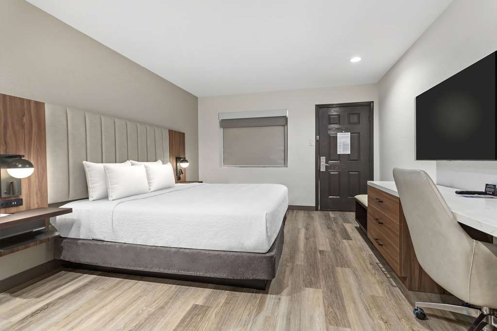 Baymont by Wyndham Beaumont - photo 15