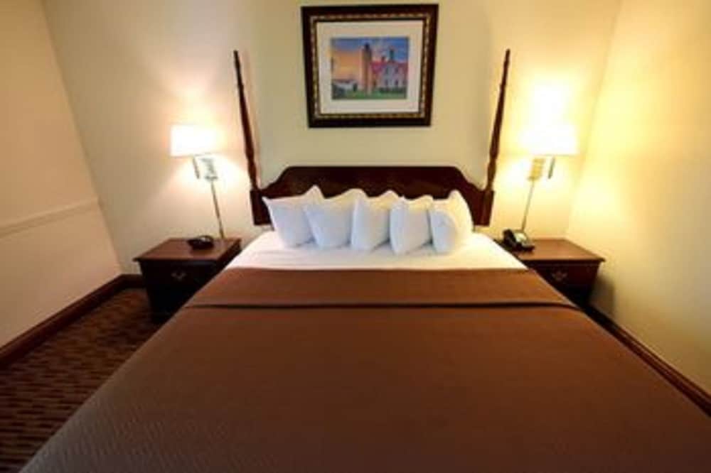 Waterfront Inn Mackinaw City - photo 2