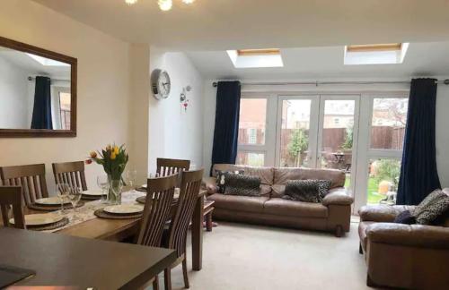 4 Bedroom House In Seaside Town — 5-Star Luxury Hotel in Littlehampton, United Kingdom