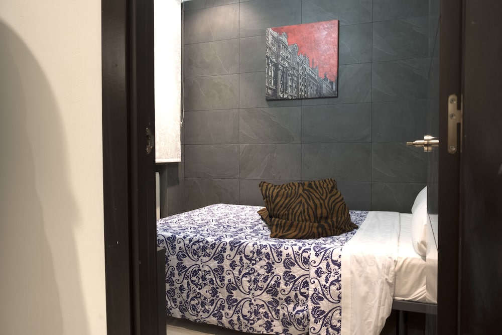 44 Centro Apartaments & Suites — Madrid — photo 2