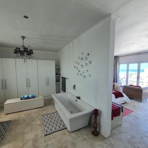 Atlantic Loft Open plan apartment with Sea Views