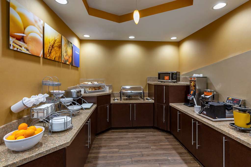 Comfort Suites Perrysburg Toledo South - photo 29