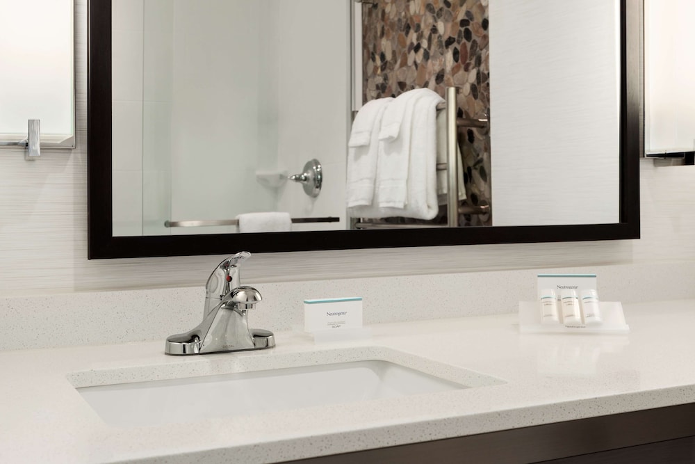 Hilton Garden Inn Charlotte SouthPark - photo 19