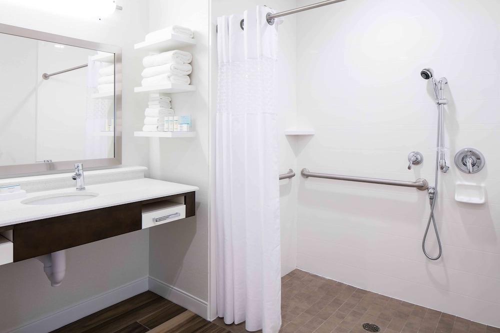 Hampton Inn & Suites Hudson - photo 31