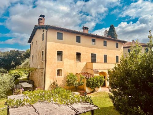 La Casa di Francesca tra le Colline di Lucca in Toscana — 4-Star Luxury Hotel in Lucca, Italy