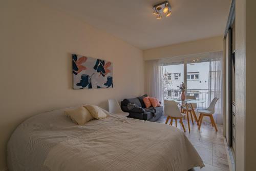 Berlina Hermoso ambiente c balcón a la calle — 4-Star Luxury Hotel in Mar Del Plata, Argentina