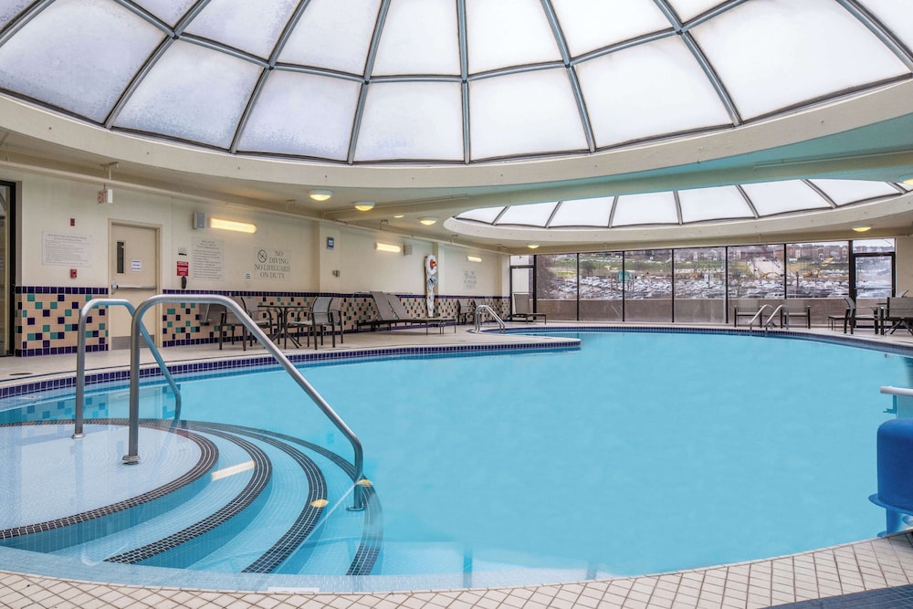 DoubleTree by Hilton Hotel & Suites Pittsburgh Downtown - photo 40