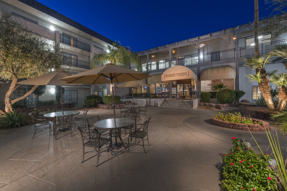 Holiday Inn & Suites Phoenix Airport North by IHG - photo 35