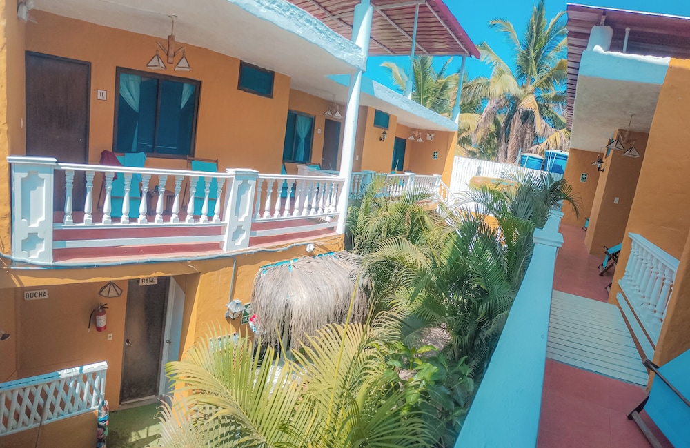 Aloha Lina in Mancora, Peru