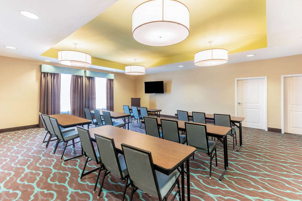 La Quinta Inn & Suites by Wyndham Carlsbad - photo 40