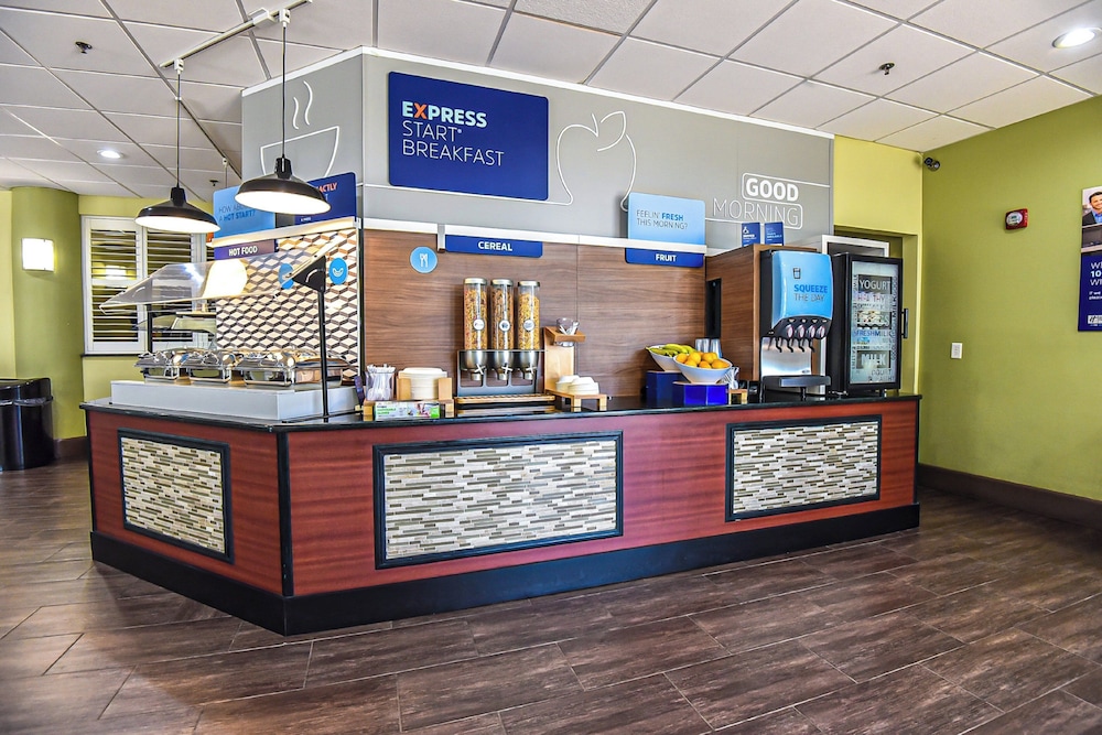 Holiday Inn Express & Suites Cocoa by IHG - photo 79