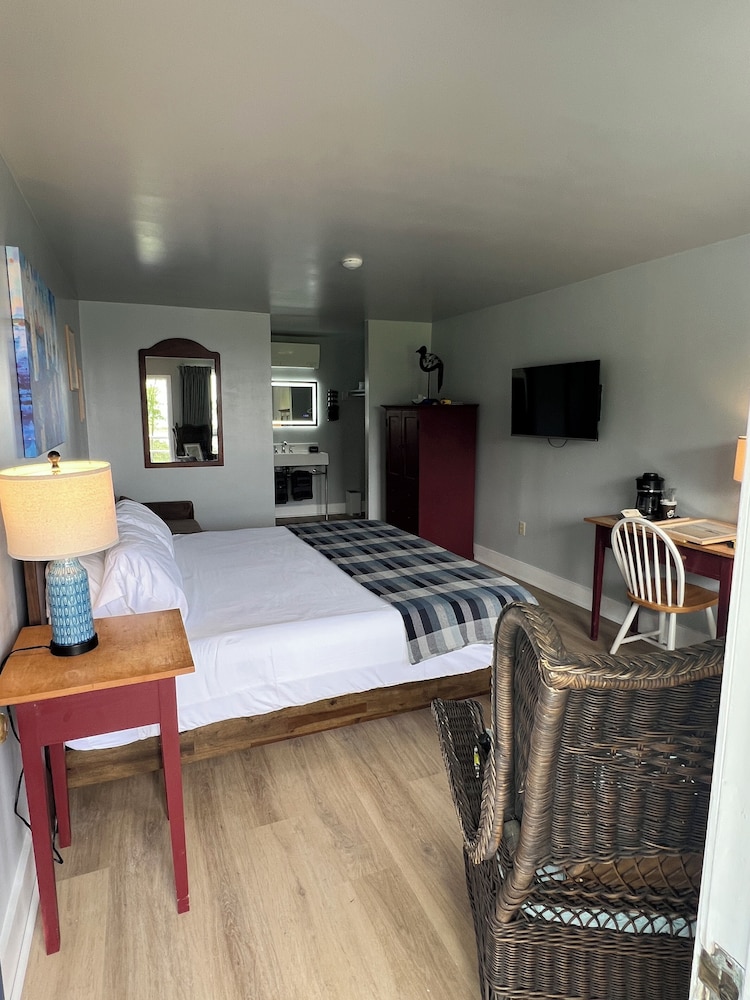 The High Tide Inn - photo 56