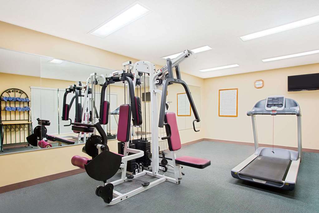 Baymont by Wyndham Forest City - photo 3