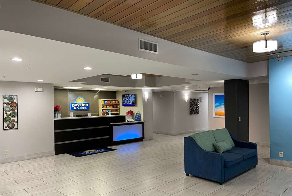 Days Inn & Suites by Wyndham Ridgeland - photo 3