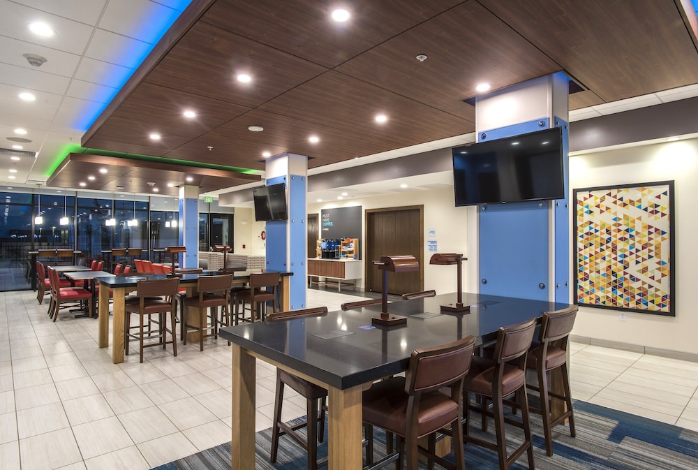 Holiday Inn Express & Suites Phoenix North Happy Valley by IHG - photo 18
