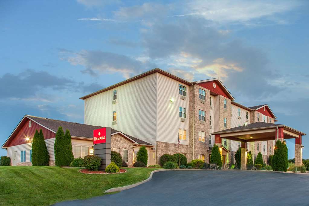 Ramada by Wyndham Sparta At Speedway - carbon neutral hotel in Sparta