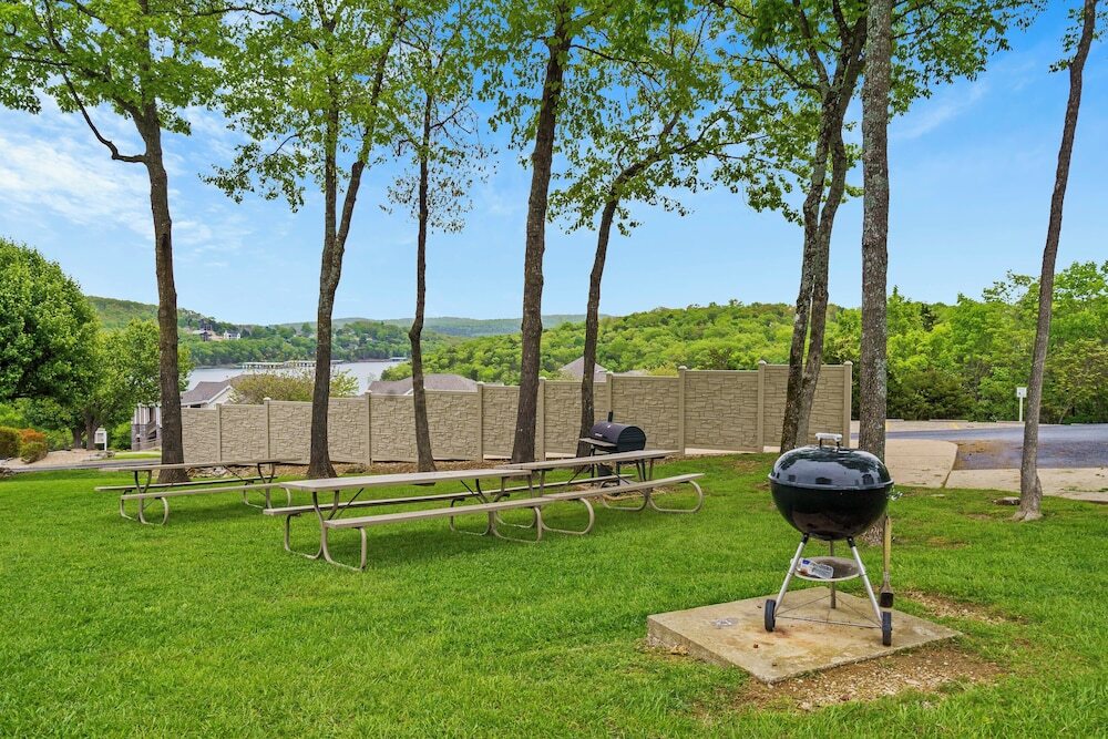 Lake Hideaway Waterfront Condo w Resort Perks - photo 13
