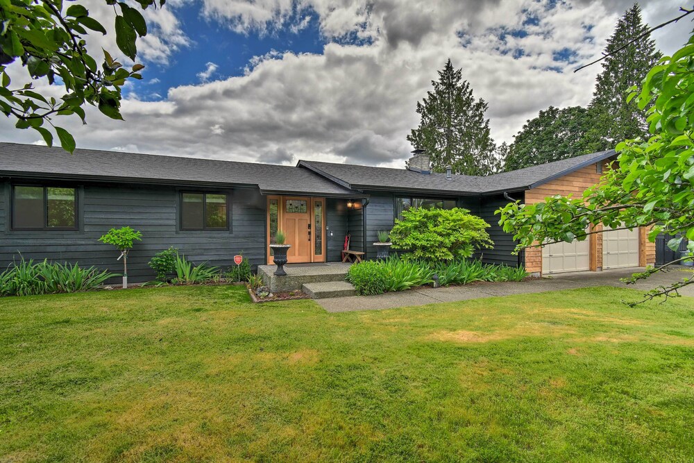 Stylish Olympia Home W Private Boat Dock 17246443 — Olympia