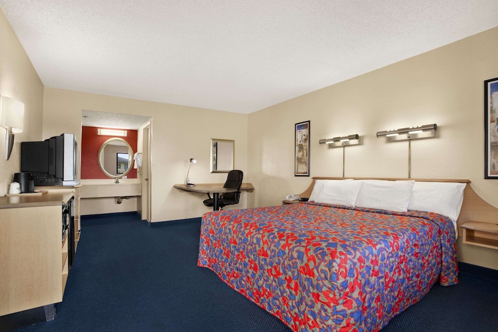 Days Inn by Wyndham Buena Park - photo 6