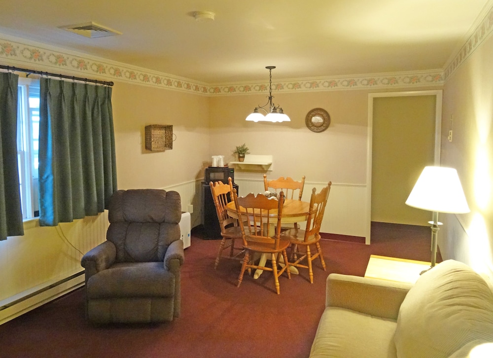 Amish Country Motel - photo 16