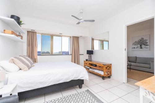 Sea Point Secure Modern 1 Bedroom Apartment