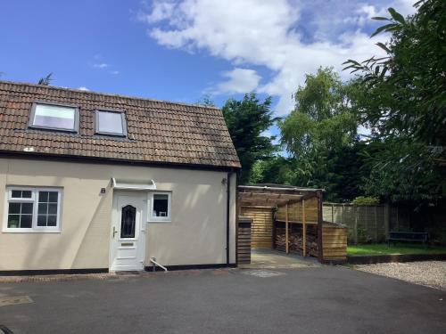 Selfcatering Coach House New Forest Dog Friendly — 4-Star Luxury Hotel in Ringwood, United Kingdom
