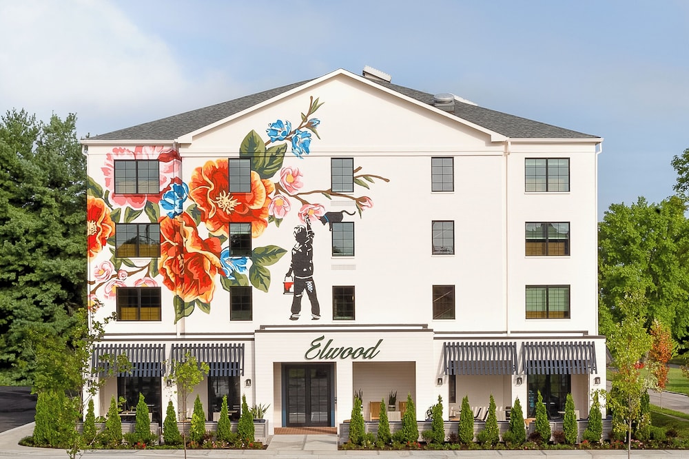 Elwood Hotel Suites — Lexington